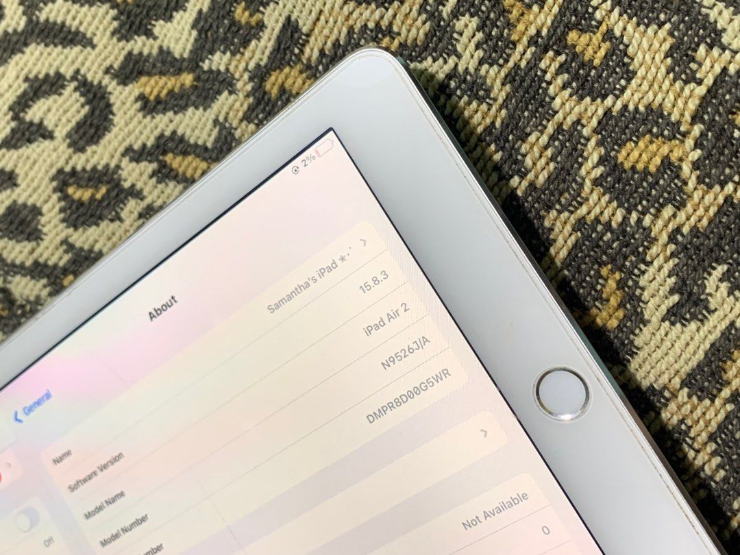 Ipad Air 2 (128gb) with Sim Slot (Category: iPad) located in Manila. Submitted by corteizxxx (Listing ID 1359061541, Image 3). Description: Ipad Air 2 sobrang kinis pa 128gb May sim slot Makunat battery Naka-kabit pa ung tempered glass Inclusion : clear case rfs : upgrade new phone test-to-sawa.