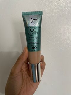 It Cosmetics CC+ Neutral Tan Oil-Free Matte Poreless Finish Full Coverage Cream SPF 40 UV PA++++