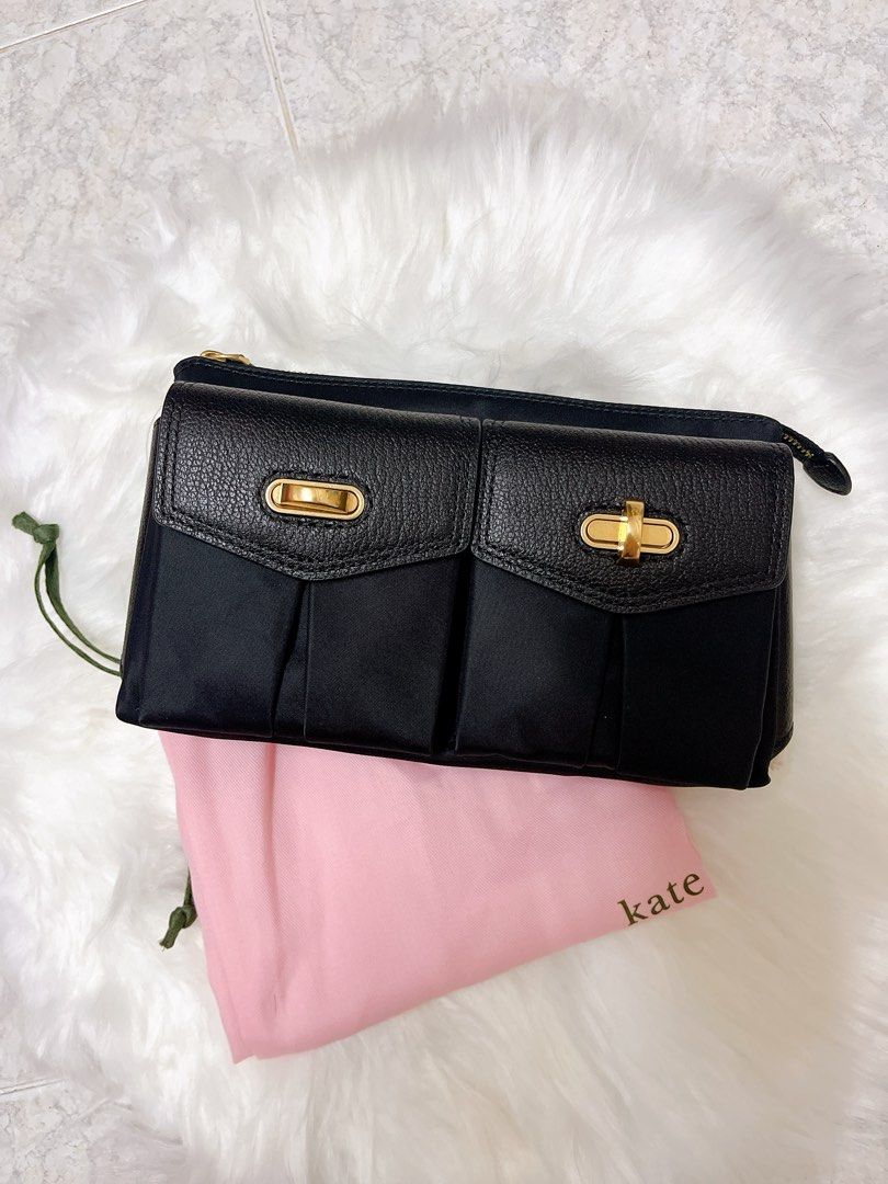 KATE SPADE Cargo Crossbody Bag with Detachable Strap (Category: Bags & Wallets) located in Singapore. Submitted by koeltan (Listing ID 1359048769, Image 2). Description: The zipper is not very smooth, but it does not affect the opening and closing.
