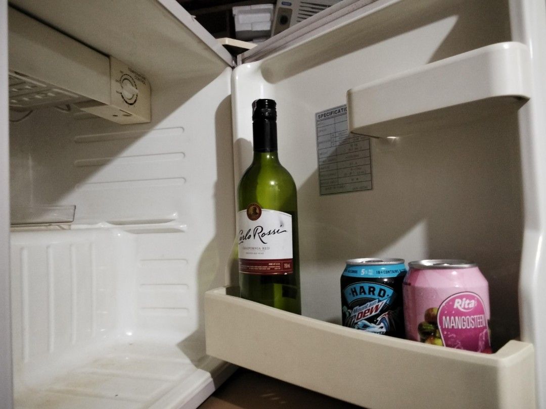 SAMSUNG REFRIGERATOR (Category: Refrigerators and Freezers) located in Pasay City. Submitted by wildfish.95b36c (Listing ID 1359116482, Image 2). Description: KELVINATOR REFRIGERATOR • Personal Ref DM for more info 📍Villaruel St. Pasay City.