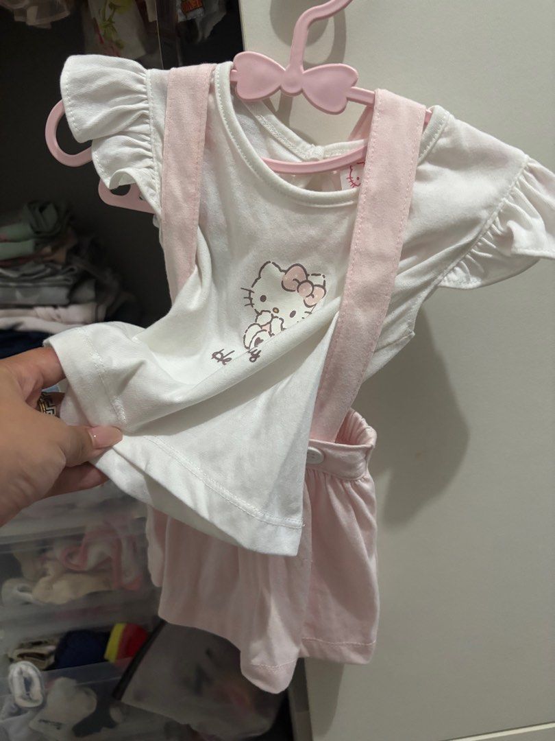 Looms Hello Kitty Jumper skirt terno (Category: Babies & Kids Fashion) located in Marikina City. Submitted by koletteyy (Listing ID 1359083388, Image 2). Description: - my baby grew out of it 😅 - small on tag (fits 2-6months) - no flaws.