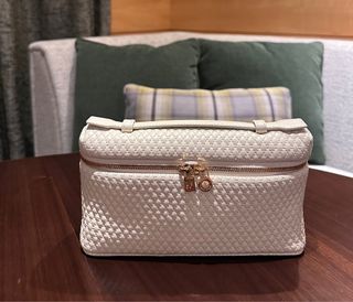(Category: ) located in . Submitted by lyn_luxury (Listing ID 1359075136, Image 1). Description: .