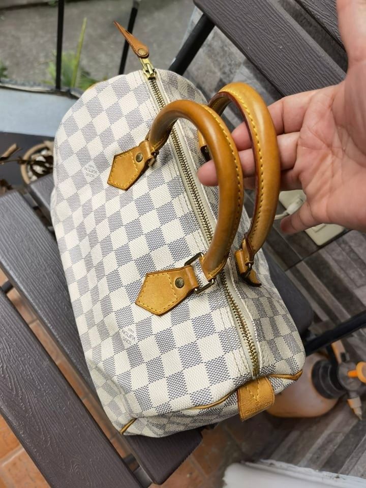 Louis Vuitton Speedy 30 Damier Ebene Azur (Category: Luxury Bags & Wallets) located in Manila. Submitted by luichi01 (Listing ID 1358962312, Image 2). Description: LV Speedy 30 Damier Azur Good condition Preloved🇯🇵💯 NO INCLUSION +SF 09178481964.