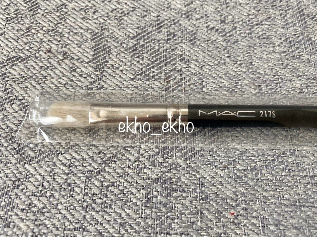 MAC 217S Blending Brush (Category: Makeup) located in Mandaluyong City. Submitted by ekho_ekho (Listing ID 1358955706, Image 2). Description: brand new in packaging ——- No rush shipping. Same day delivery (Grab/Lalamove etc) okay but give a day’s notice. No low-ballers. Prices already lower than retail..