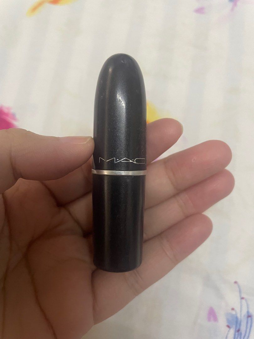 mac ruby woo (Category: Makeup) located in Kuala Lumpur. Submitted by danielmohdros_ (Listing ID 1358987916, Image 1). Description: -code ruby woo -remaining still a lot -worth it -nice red color -rm10 only.