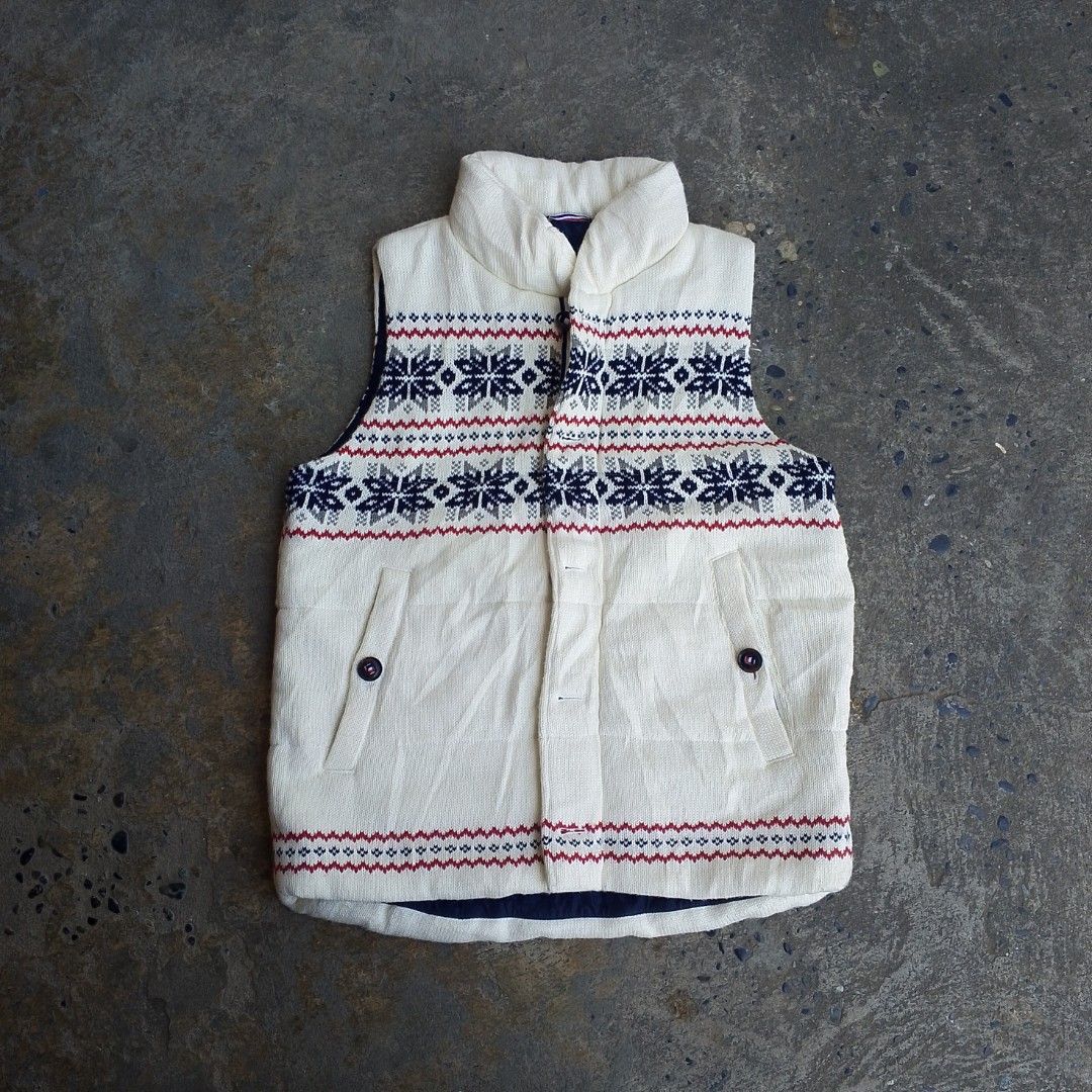 Male & Co. Aztec Bloom Vest (Category: Vests) located in Baguio. Submitted by silvercitystyles (Listing ID 1358930950, Image 2). Description: Male & Co. Aztec Bloom Vest Price: ₱200 Issue: None Size: Large on tag Dimes: 26” x 21” Send us a message! 📩📩📩.