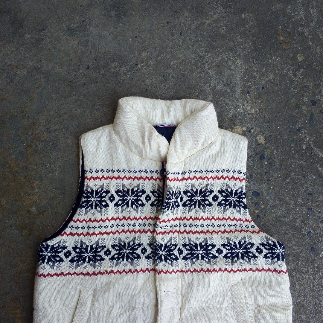 Male & Co. Aztec Bloom Vest (Category: Vests) located in Baguio. Submitted by silvercitystyles (Listing ID 1358930950, Image 3). Description: Male & Co. Aztec Bloom Vest Price: ₱200 Issue: None Size: Large on tag Dimes: 26” x 21” Send us a message! 📩📩📩.