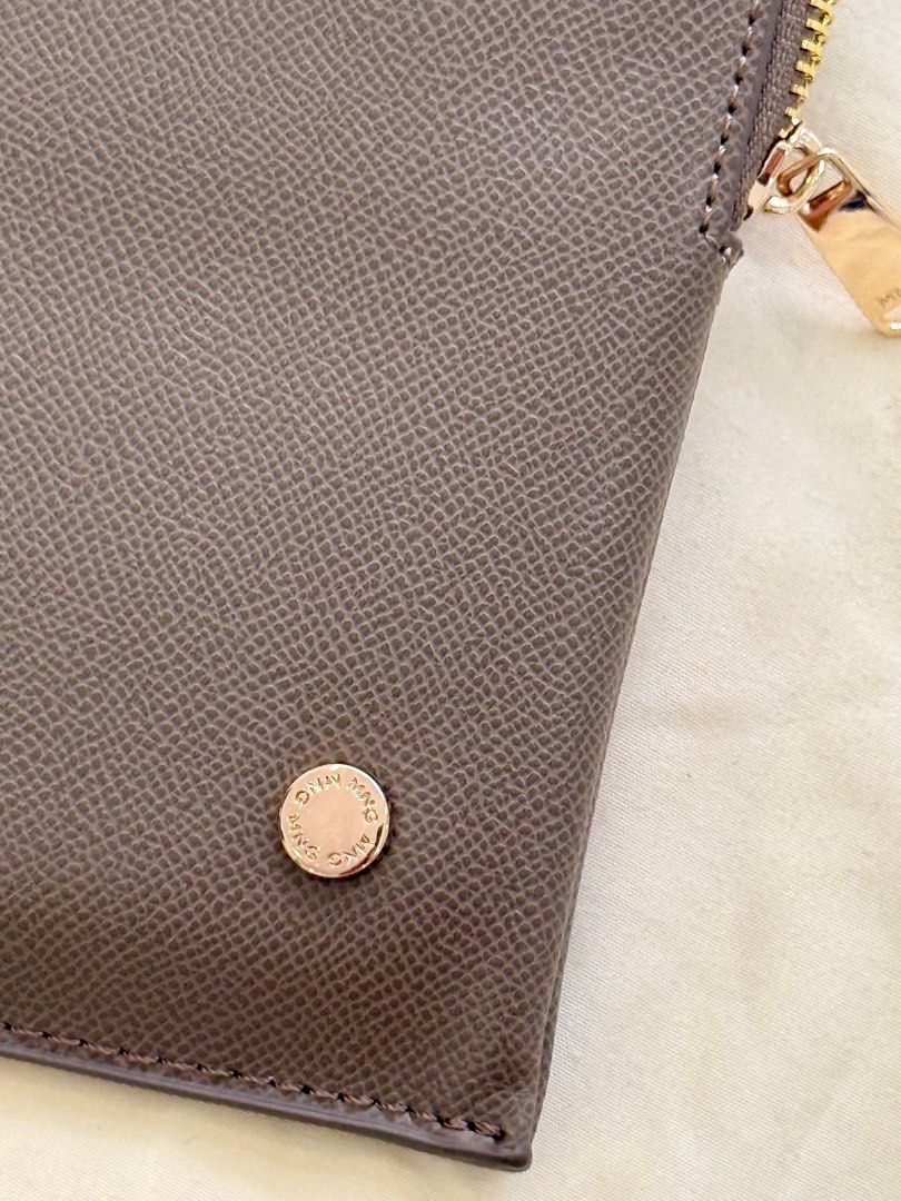 Mango Laptop Sleeve (Taupe) (Category: Purses & Pouches) located in Pasay City. Submitted by mcsanmig (Listing ID 1358988380, Image 2). Description: Leather Laptop Sleeve Used twice only No major flaws Fits 14" laptop One open pocket inside.