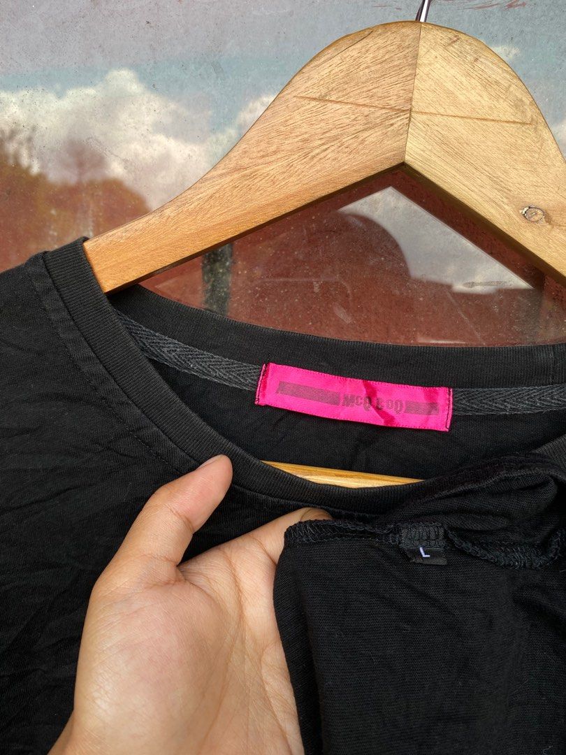 MCQ (Category: Luxury Apparel) located in Manila. Submitted by jenbieabil78948 (Listing ID 1359004384, Image 3). Description: DIMENSIONS: 21*32 CONDITION: excellent COLOR RATE: 9.5 ❌ needs laundry ❌ cut washtag.