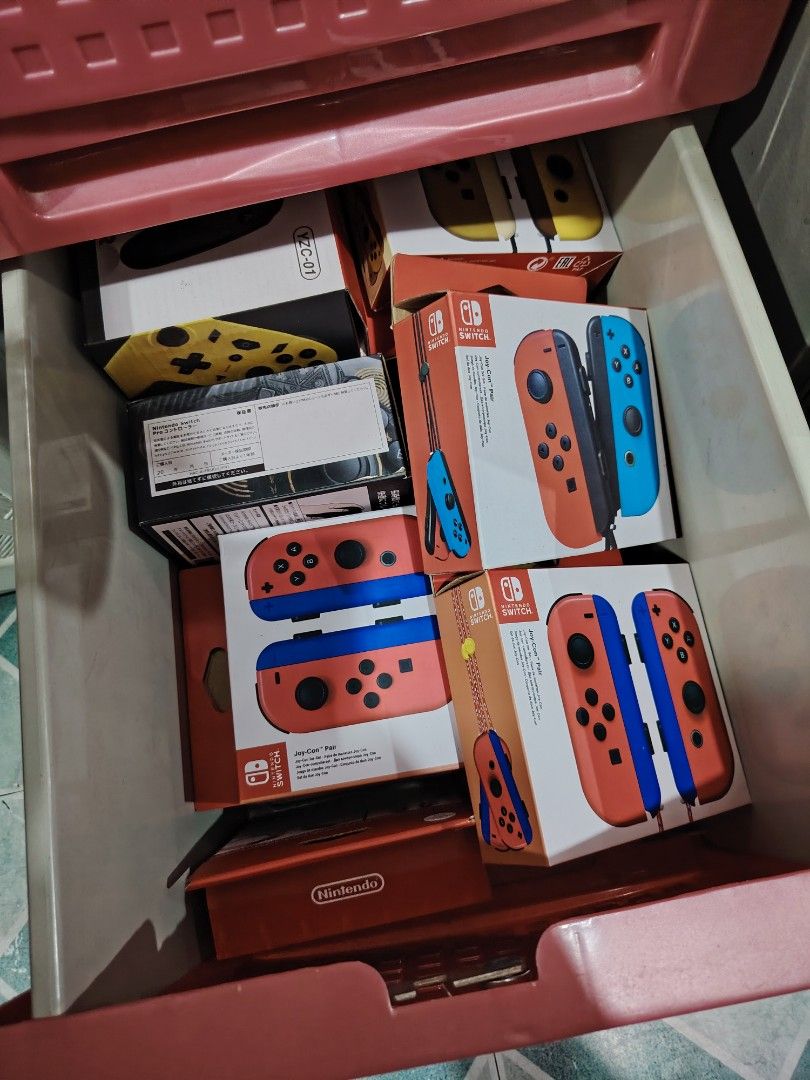 NINTENDO SWITCH JOYCONS (Category: Nintendo) located in Manila. Submitted by lemsgadgetszone (Listing ID 1358960743, Image 1). Description: Brand new 2,800 each check my profile for other listings.