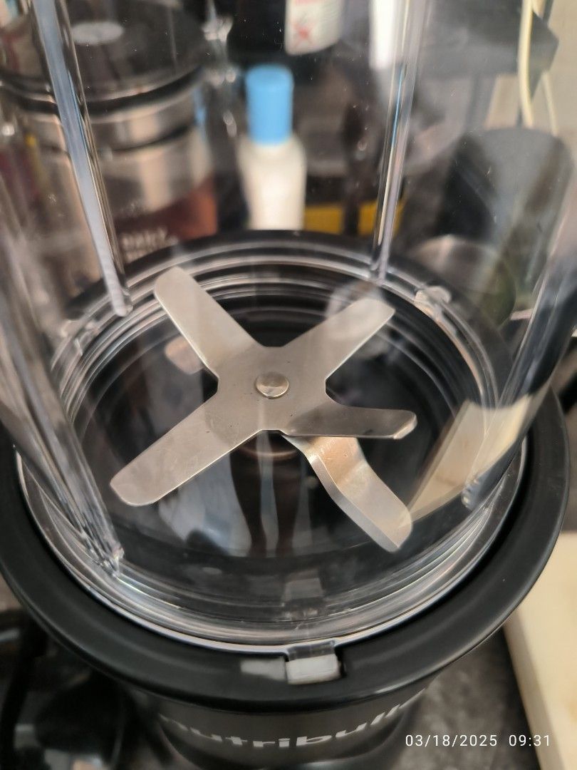 Nutribullet 900w (Category: Juicers, Blenders & Grinders) located in Pulilan. Submitted by srtidon (Listing ID 1358935857, Image 2). Description: working with minor scratches only 900w 600ml tumbler, lid, and base.