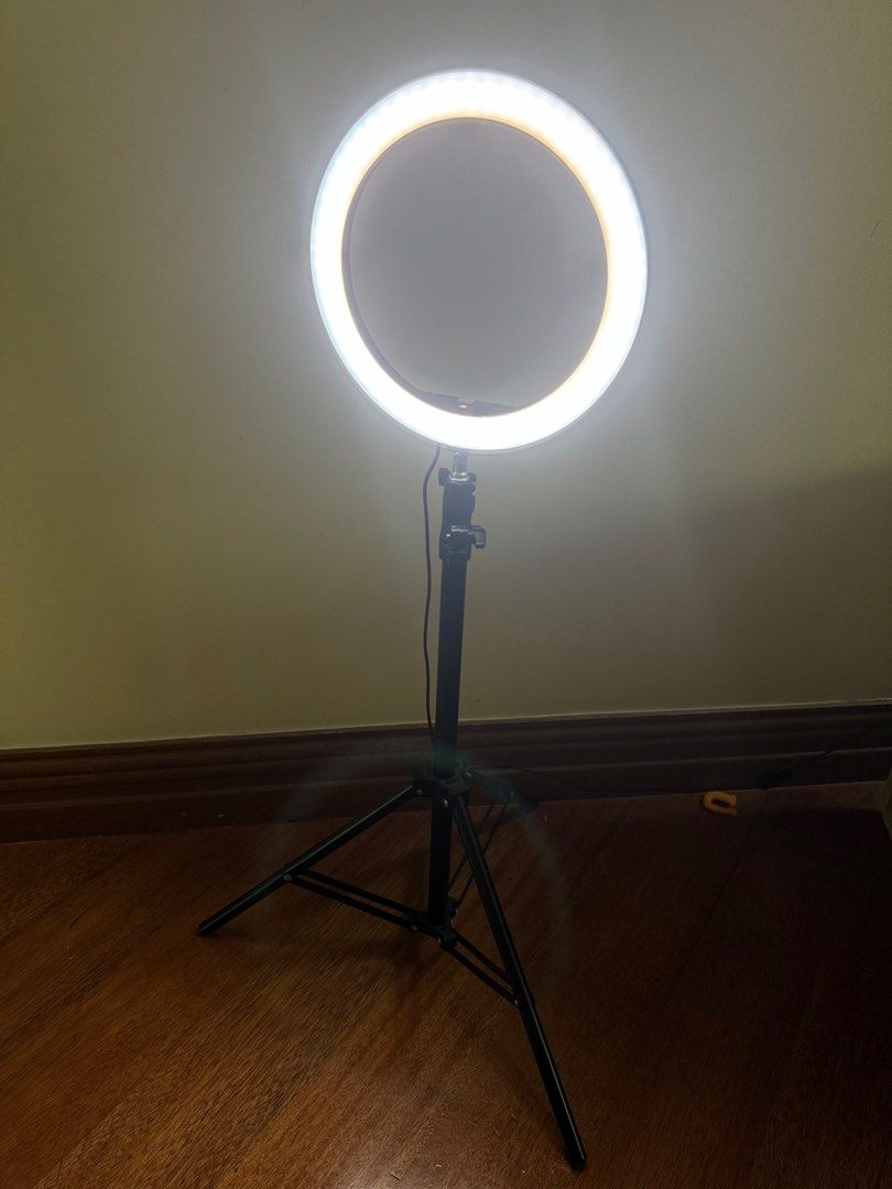 Ring Light (Category: Vision Care) located in Cebu City. Submitted by vanessachiongs (Listing ID 1358931683, Image 2). Description: .