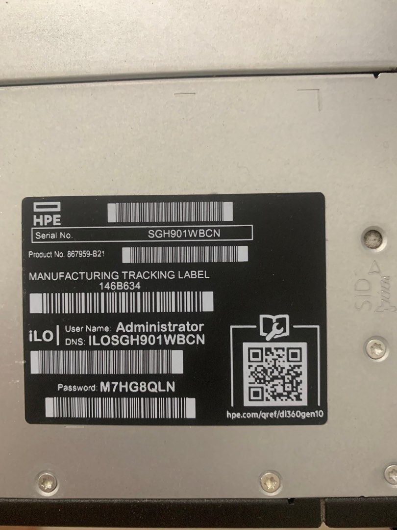 Server (Category: Office & Business Technology) located in Singapore. Submitted by xiaoyingfamily (Listing ID 1358992968, Image 3). Description: Server with one whole set.
