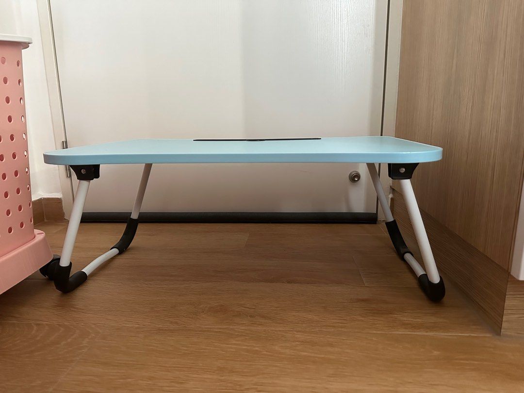 small Foldable Table (Category: Tables & Sets) located in Singapore. Submitted by huihui430 (Listing ID 1359036631, Image 2). Description: light blue small foldtable only self collect.