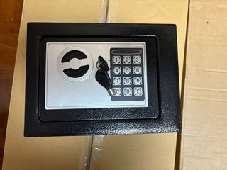 (Category: ) located in . Submitted by clearingstufffromhome (Listing ID 1359071667, Image 1). Description: .