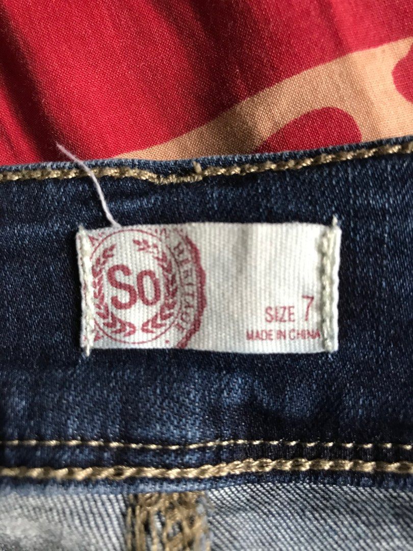 (So) Dark wash distressed jeans - size 32 (Category: Jeans) located in Kalayaan. Submitted by mvncee (Listing ID 1359038312, Image 3). Description: 📌Ready to wear ***no need to washed, can wear without ironing 📌semi soft, stretchy jeans 📌 dark wash, distressed denim 📌fits size 31-32 📌good quality jeans from US.