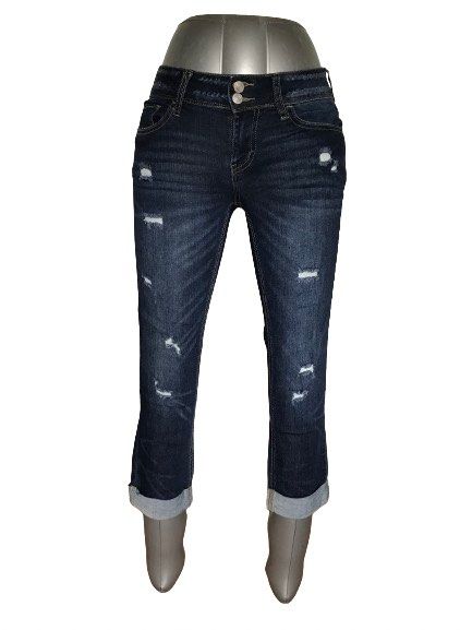 (So) Dark wash distressed jeans - size 32 (Category: Jeans) located in Kalayaan. Submitted by mvncee (Listing ID 1359038312, Image 1). Description: 📌Ready to wear ***no need to washed, can wear without ironing 📌semi soft, stretchy jeans 📌 dark wash, distressed denim 📌fits size 31-32 📌good quality jeans from US.