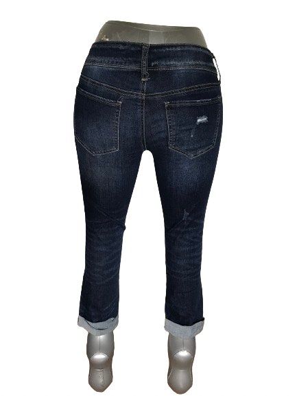 (So) Dark wash distressed jeans - size 32 (Category: Jeans) located in Kalayaan. Submitted by mvncee (Listing ID 1359038312, Image 2). Description: 📌Ready to wear ***no need to washed, can wear without ironing 📌semi soft, stretchy jeans 📌 dark wash, distressed denim 📌fits size 31-32 📌good quality jeans from US.