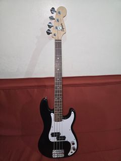 Squier debut series bass guitar