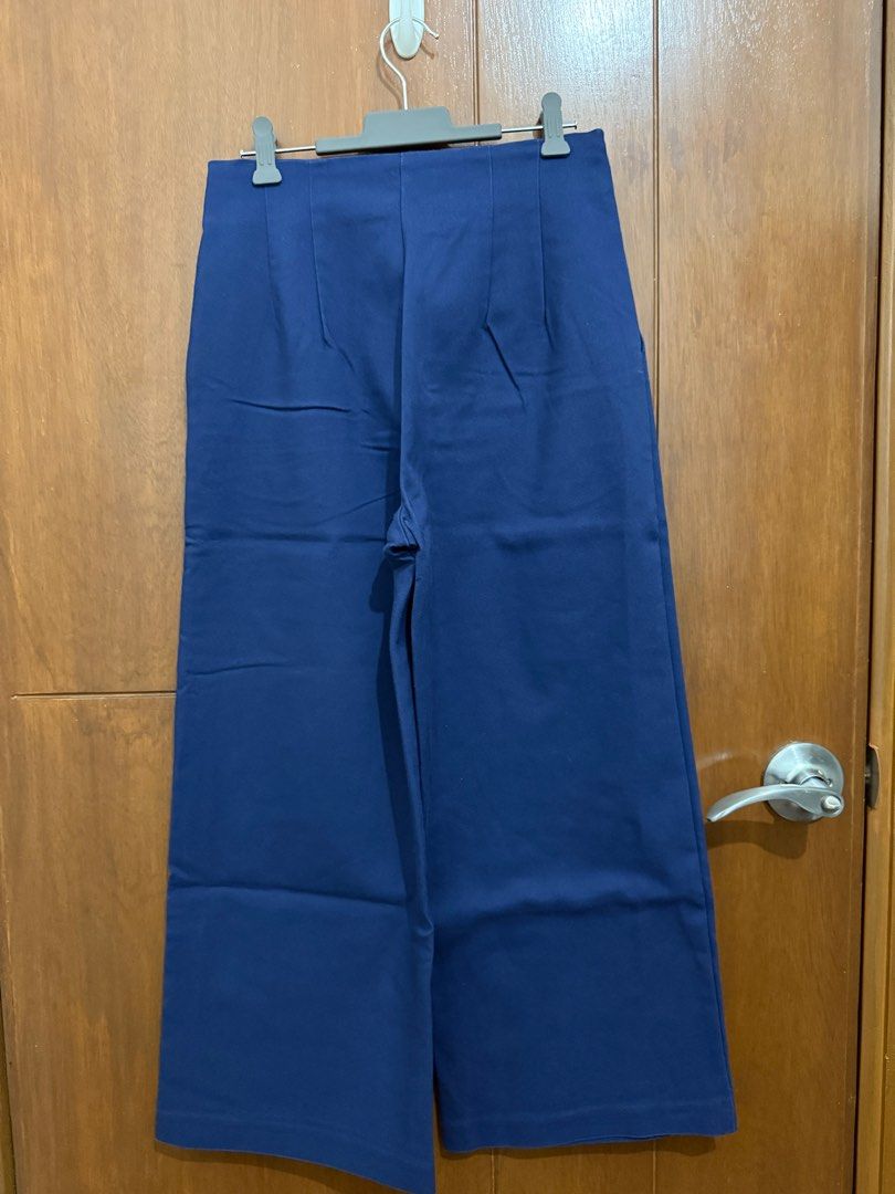 STRADIVARIUS Blue Wide-Leg Trousers (Category: Other Bottoms) located in Pasay City. Submitted by nh.declutter (Listing ID 1359023302, Image 2). Description: PLEASE READ: - Posted price is LAST PRICE. Lowballers will not be entertained. - No when worn pictures. - Item color may vary slightly due to lighting. - All items LISTED WITH BRANDS are GUARANTEED AUTHENTIC and bought by the seller either from the website of the said brand or from the mall.