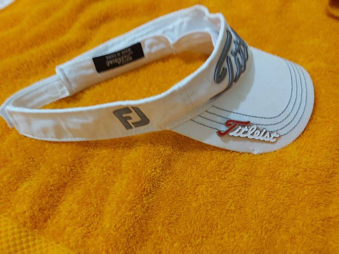 Titleist Visor Hay (Category: Caps & Hats) located in Santa Rosa. Submitted by cristine83 (Listing ID 1358928920, Image 2). Description: it was kept for a long time..