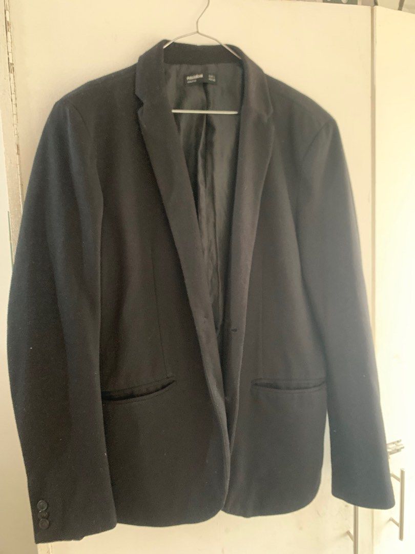 Unisex Tommy Hilfiger Blazer (Category: Coats, Jackets and Outerwear) located in Cavite. Submitted by aronjames (Listing ID 1359108616, Image 3). Description: These blazer have been stuck in my cabinet for a long time. I don’t wear it because it doesn’t fit me anymore. All of these are branded (from Spain). — Blazer (Tommy Hilfiger) - Large - 600 — Black Blazer (Pull & Bear) - Large - 300.