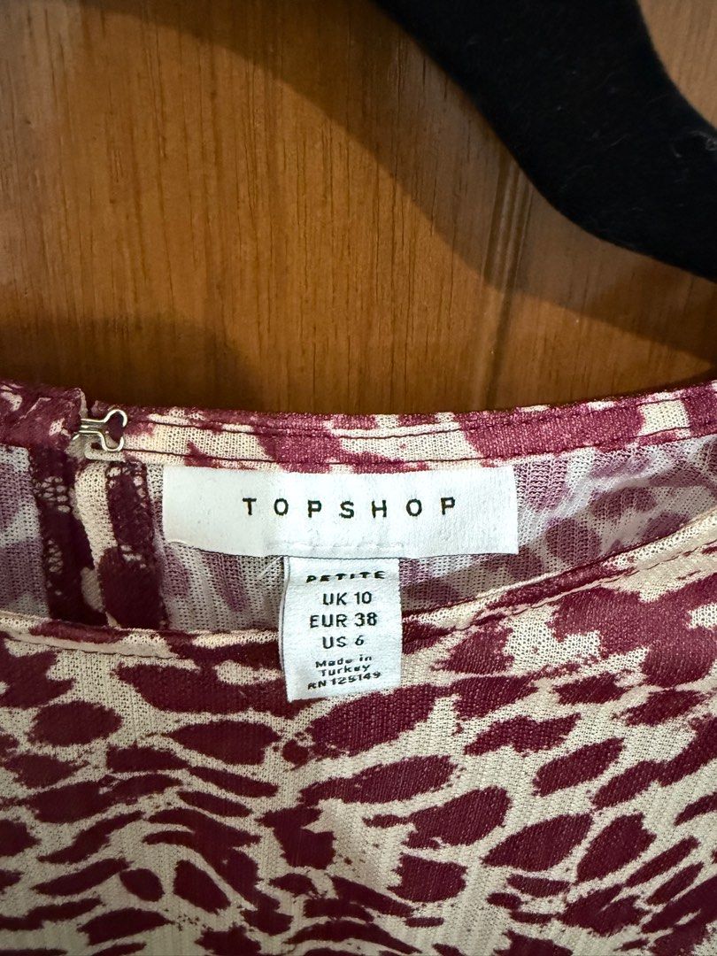 TOPSHOP Printed Dress (Category: Dresses) located in Pasay City. Submitted by nh.declutter (Listing ID 1359032308, Image 3). Description: PLEASE READ: - Posted price is LAST PRICE. Lowballers will not be entertained. - No when worn pictures. - Item color may vary slightly due to lighting. - All items LISTED WITH BRANDS are GUARANTEED AUTHENTIC and bought by the seller either from the website of the said brand or from the mall. PRODUCT DETAILS: - 