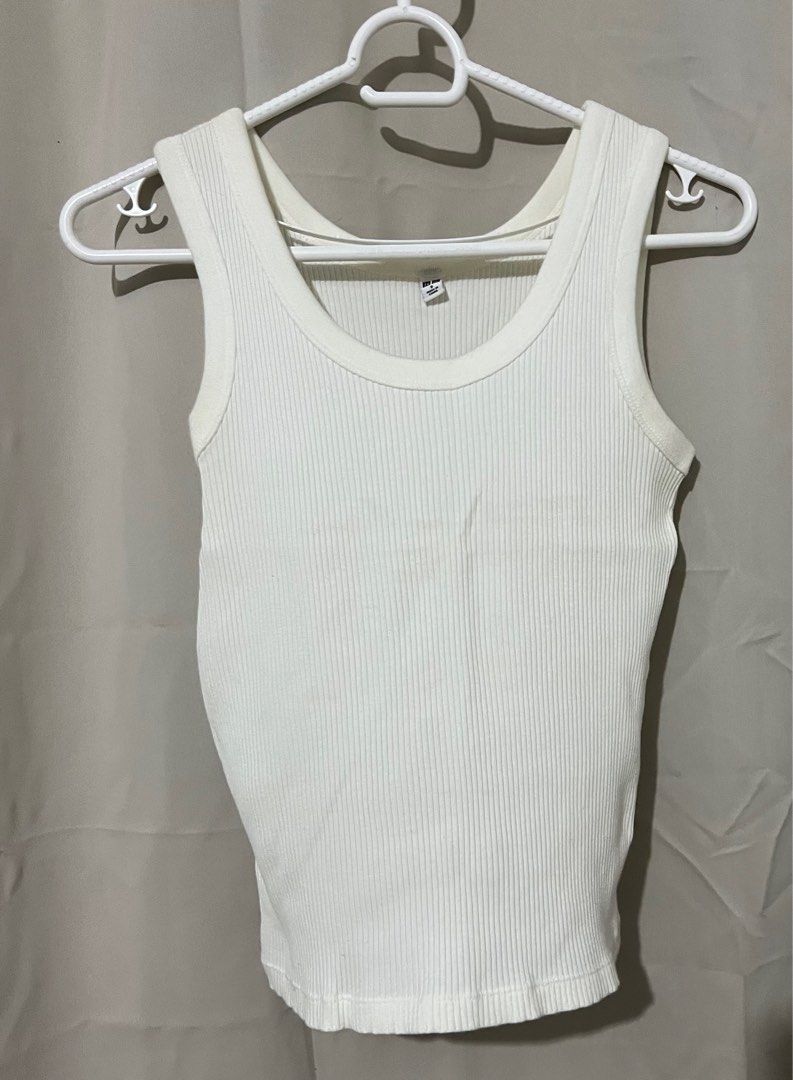 Uniqlo Sando (Category: Sleeveless) located in Quezon City. Submitted by jayb_ (Listing ID 1358932439, Image 1). Description: .