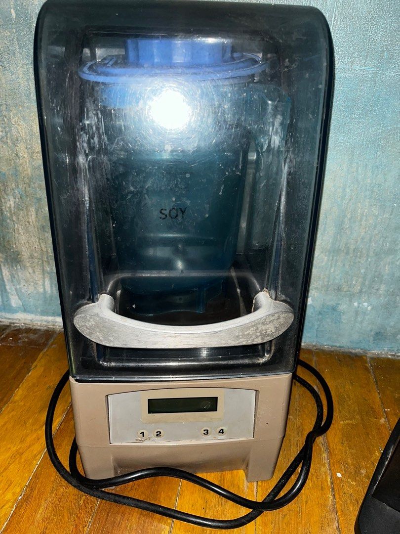 Vitamix Blender (Category: Juicers, Blenders & Grinders) located in Manila. Submitted by e.calipayan14 (Listing ID 1359102601, Image 2). Description: Unit comes with 1pc blender with sound enclosure 1pc pitcher Used Blender. Price still negotiable. DM for interested..