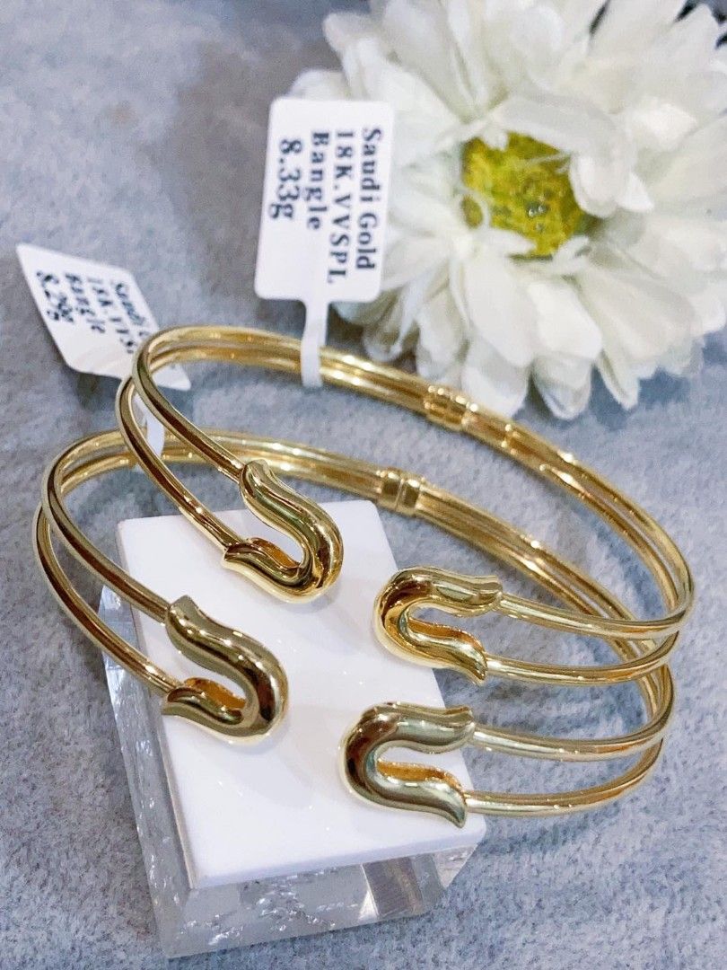 18K gold Yg Safety pin design bangle (Category: Bracelets) located in Manila. Submitted by shaineofpreciousjewelshop (Listing ID 1359138689, Image 2). Description: ✨Hi Welcome to Precious Jewel shop ✨ Important Reminder: No Cod,No Pick-up or meet up No lay-away,cash basis only-payment first policy. For more information pls contact me on my vb-09703422898. Thank you😊.