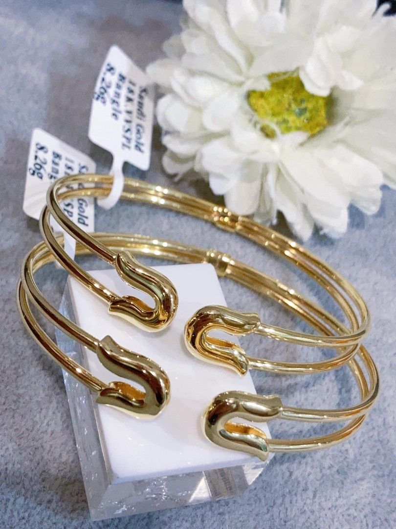 18K gold Yg Safety pin design bangle (Category: Bracelets) located in Manila. Submitted by shaineofpreciousjewelshop (Listing ID 1359138689, Image 1). Description: ✨Hi Welcome to Precious Jewel shop ✨ Important Reminder: No Cod,No Pick-up or meet up No lay-away,cash basis only-payment first policy. For more information pls contact me on my vb-09703422898. Thank you😊.