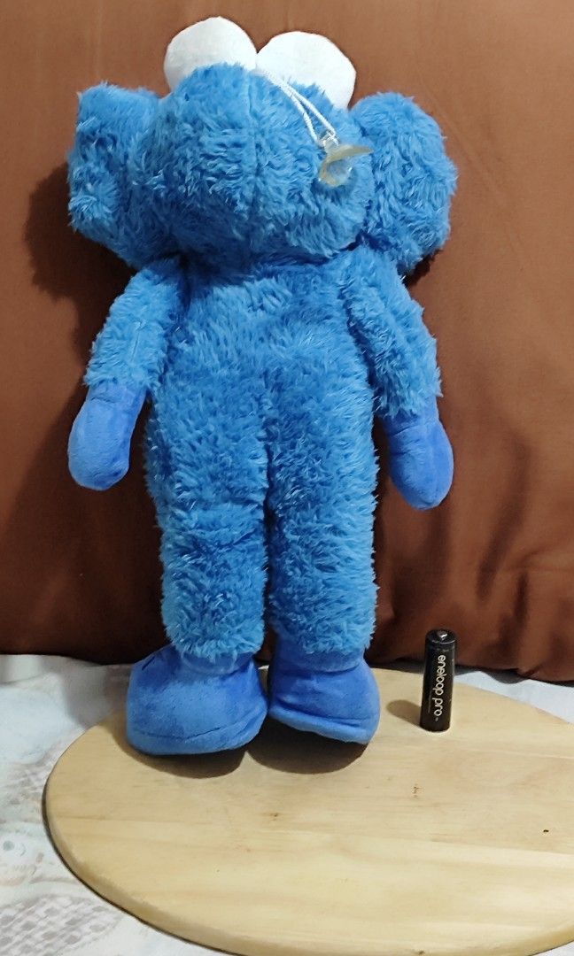 33cm Kaws Blue Stuff Toy (Category: Plushies & Soft Toys) located in Candaba. Submitted by infinity_hobby (Listing ID 1359154816, Image 2). Description: What you see is what you get. Actual item po ang nasa picture yun din po mismo ang ipapaship. Just PM me if interested po.