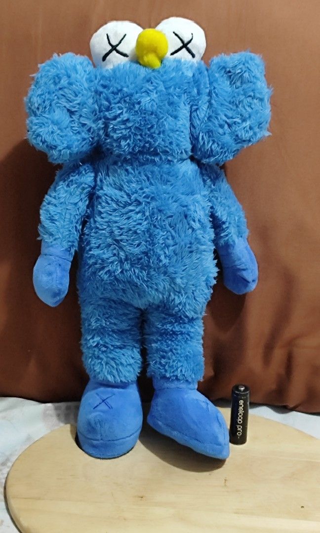 33cm Kaws Blue Stuff Toy (Category: Plushies & Soft Toys) located in Candaba. Submitted by infinity_hobby (Listing ID 1359154816, Image 1). Description: What you see is what you get. Actual item po ang nasa picture yun din po mismo ang ipapaship. Just PM me if interested po.