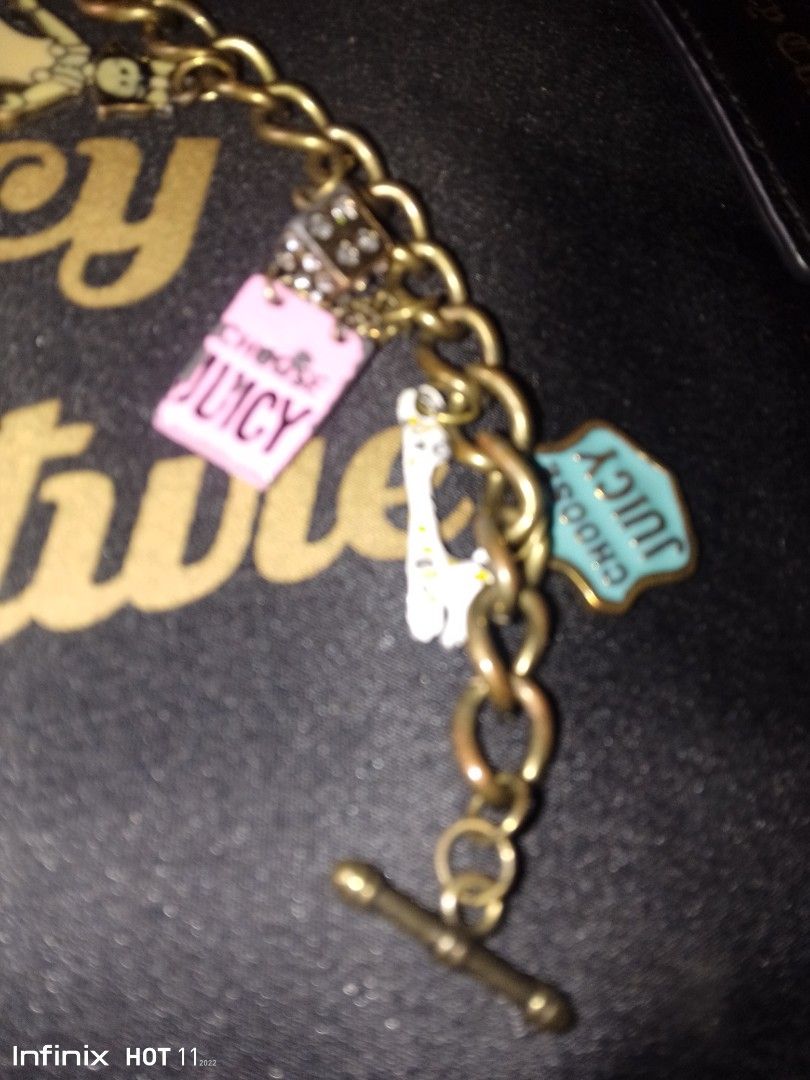 💯% Juicy Couture Bracelet (Category: Other Accessories) located in San Fernando. Submitted by la_segunda2727 (Listing ID 1359201688, Image 3). Description: no inclusion.