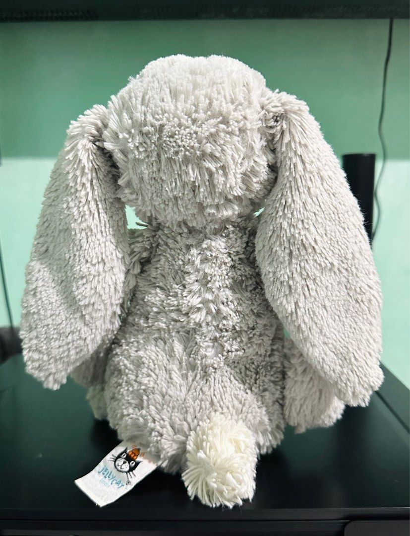 Authentic Jellycat London Medim Bashful Silver Bunny (Category: Plushies & Soft Toys) located in Marikina City. Submitted by cadencelane (Listing ID 1359281917, Image 2). Description: Authentic ACTUAL PHOTOS ARE POSTED ‼️ Dimensions H31 x 12cm Washed and sanitized already Shipping available nationwide .