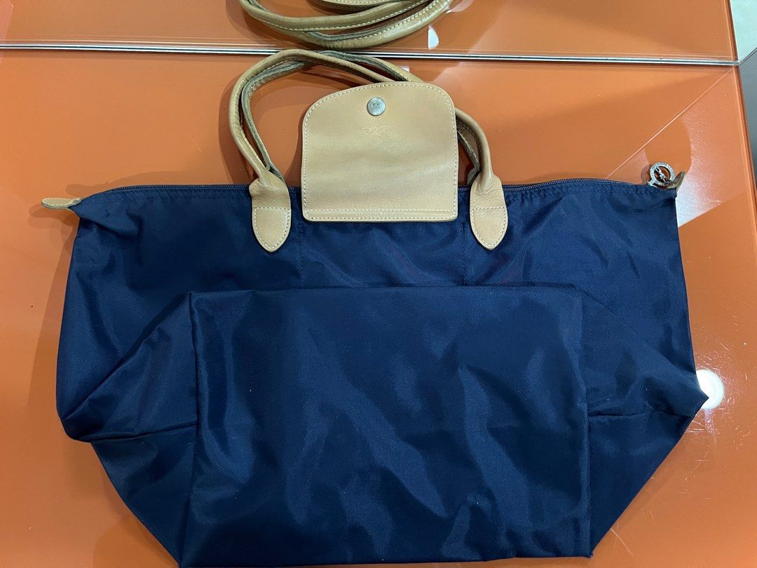 Authentic Longchamp Le Pliage Limited Edition (Category: Luxury Bags & Wallets) located in Quezon City. Submitted by redkooky (Listing ID 1359151291, Image 2). Description: Zipper misaligning sometimes .