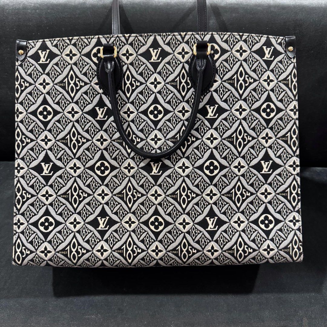 Authentic LV On the Go Jacquard (Category: Luxury Bags & Wallets) located in Quezon City. Submitted by jhaediah (Listing ID 1359268625, Image 1). Description: issue - fowl smell original inclusion dustbag code :34.
