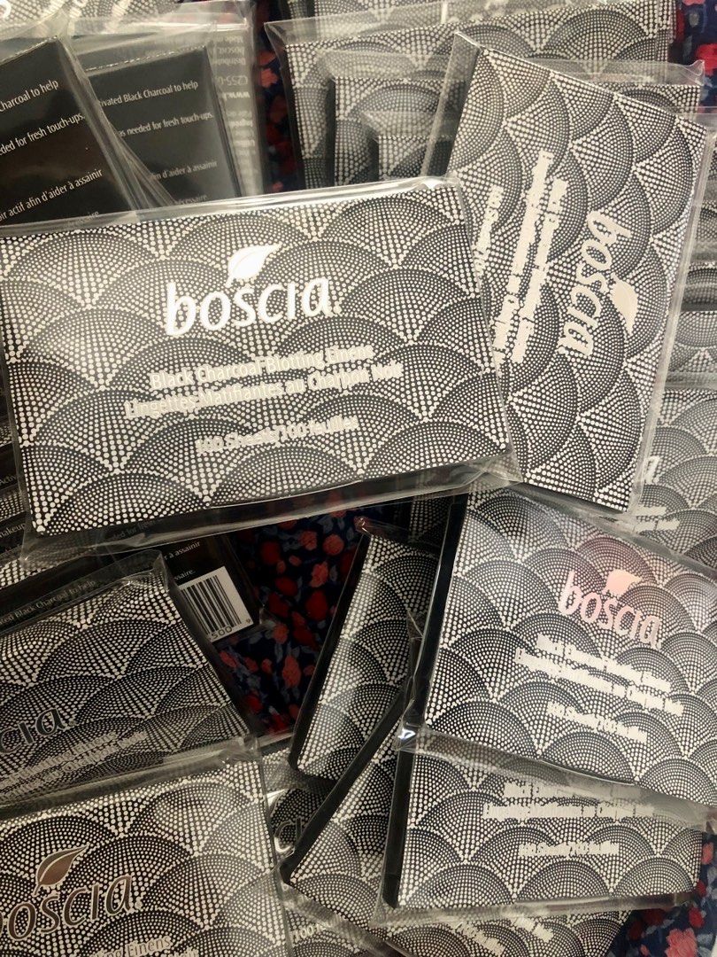 BOSCIA black charcoal blotting linen (Category: Face Care) located in Manila. Submitted by wanderlustoked (Listing ID 1359143205, Image 2). Description: 🌱boscia black charcoal blotting linens! 100 sheets! Sosyal na blotting linen for ur face. Organic / Vegan! Price range $15-$22 (PHP 858 - 1.2k)per piece. Benta natin ng PHP 350 na lang! Super bango & maganda sa skin! Our blotting linens are the perfect size to keep with you all day when you’re i