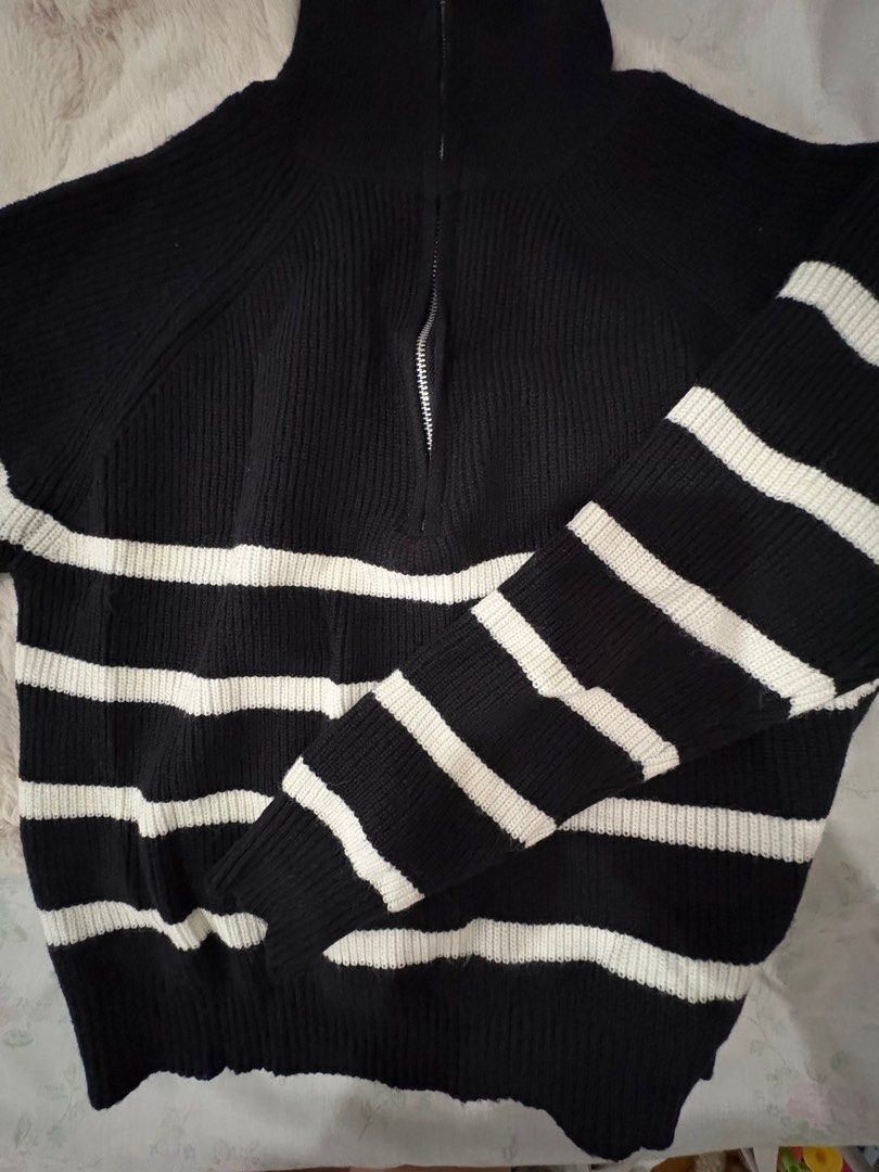 Casual Zipper Up Longsleeve (Category: Longsleeves) located in Rizal. Submitted by ssaria (Listing ID 1359276347, Image 2). Description: Used once and still in good condition .
