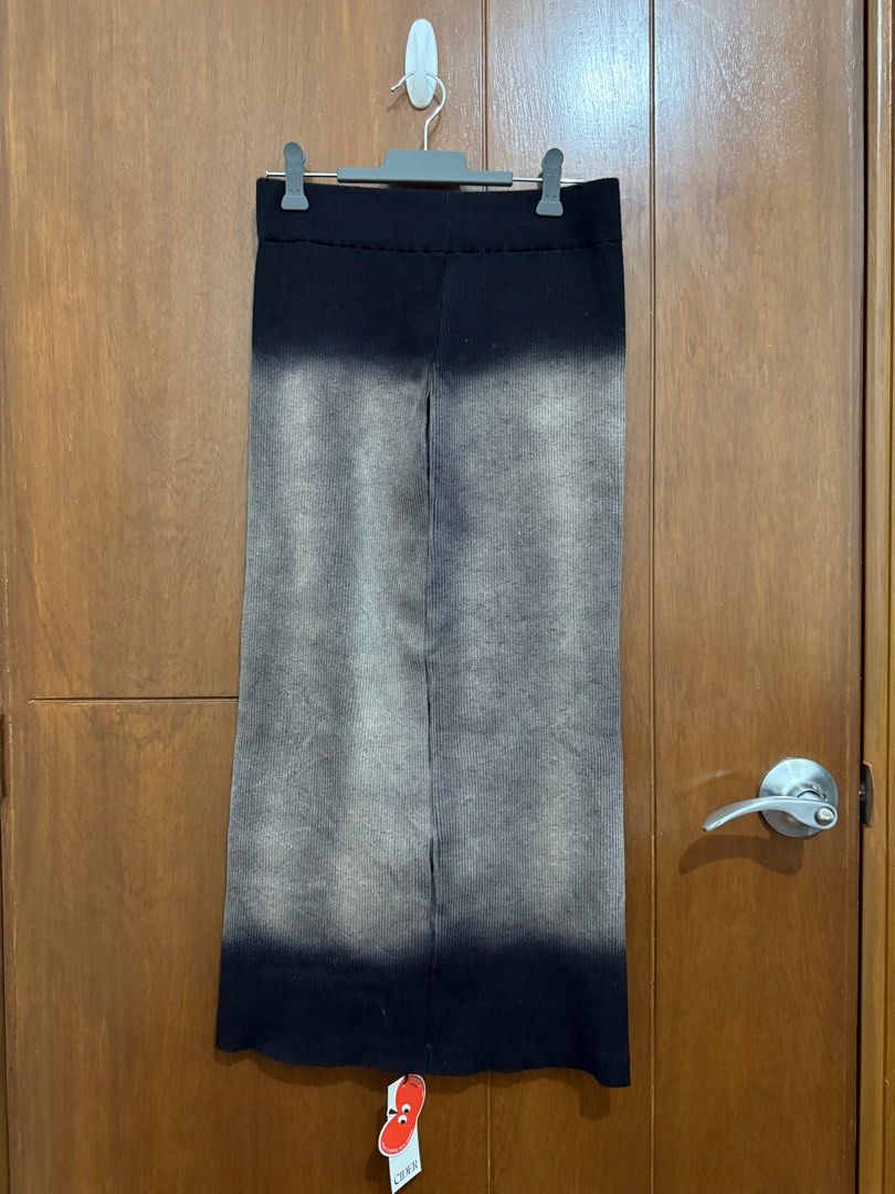 CIDER Maxi Skirt (Category: Skirts) located in Pasay City. Submitted by nh.declutter (Listing ID 1359218540, Image 1). Description: PLEASE READ: - Posted price is LAST PRICE. Lowballers will not be entertained. - No when worn pictures. - Item color may vary slightly due to lighting. - All items LISTED WITH BRANDS are GUARANTEED AUTHENTIC and bought by the seller either from the website of the said brand or from the mall. PRODUCT DETAILS: - Brand: