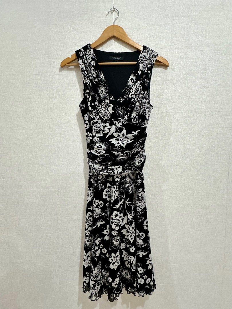 Floral Black & White Dress (Category: Dresses) located in Bacoor. Submitted by prelovedbyespie (Listing ID 1359153477, Image 1). Description: * really good quality * strechable, hugs your body and waist * with inner lining * size Medium.