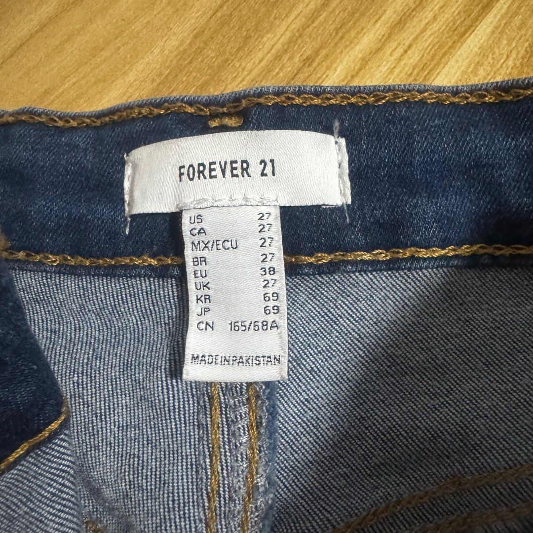 Forever 21 Skinny Jeans (Category: Jeans) located in Quezon City. Submitted by trinkats (Listing ID 1359297444, Image 2). Description: 💌 Only used once 💌 Very nice!!! Makes your legs look longer hihi 💌 Best fits 27.