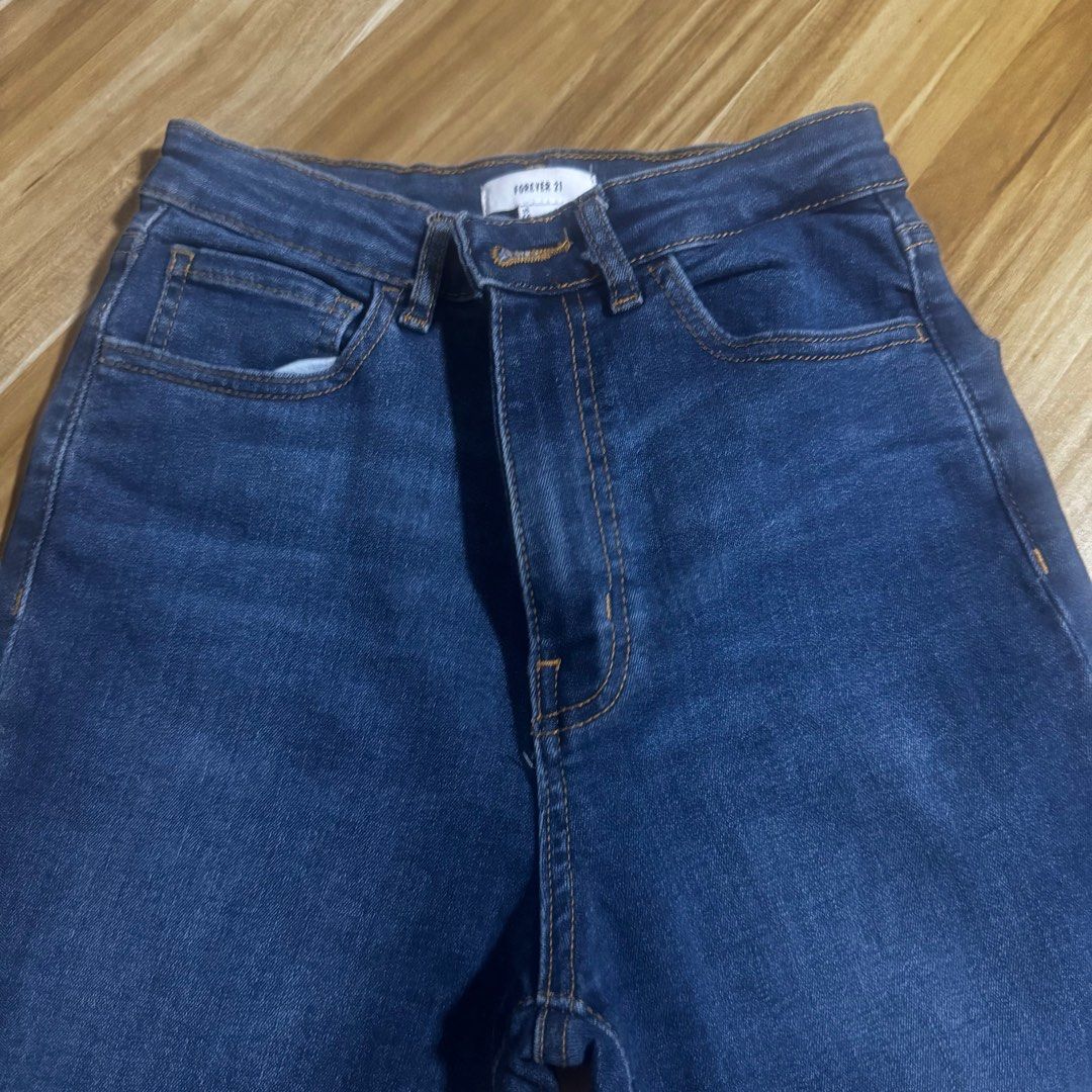 Forever 21 Skinny Jeans (Category: Jeans) located in Quezon City. Submitted by trinkats (Listing ID 1359297444, Image 3). Description: 💌 Only used once 💌 Very nice!!! Makes your legs look longer hihi 💌 Best fits 27.
