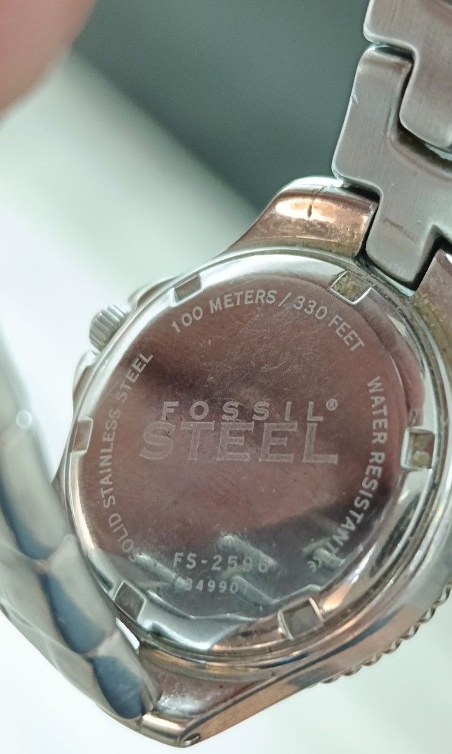 Fossil Steel Quartz Women (Category: Luxury Watches) located in Quezon City. Submitted by timecheckph (Listing ID 1359285243, Image 3). Description: 2450 pesos Priced to sell PM for more info.