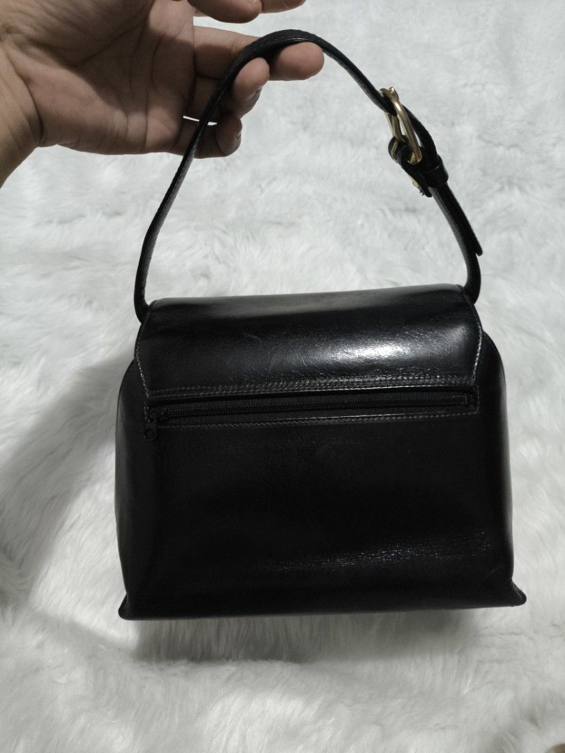 Giorgio Dallaglio (Italy)Handbag (Category: Purses & Pouches) located in San Fernando. Submitted by kai00816 (Listing ID 1359273449, Image 2). Description: comes with own pocket mirror.