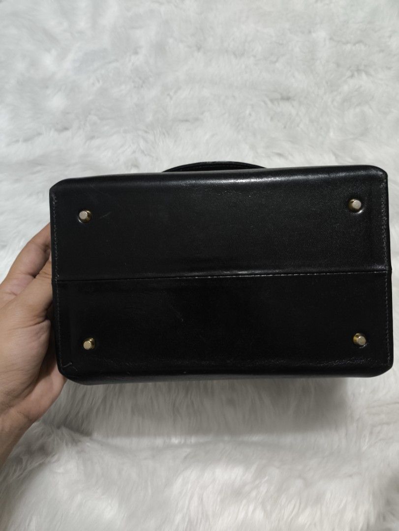 Giorgio Dallaglio (Italy)Handbag (Category: Purses & Pouches) located in San Fernando. Submitted by kai00816 (Listing ID 1359273449, Image 3). Description: comes with own pocket mirror.
