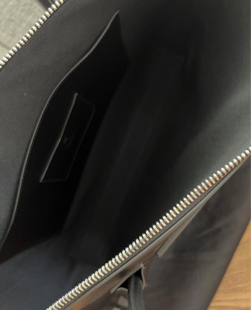 Givenchy Antigona Soft Medium (Category: Luxury Bags & Wallets) located in Manila. Submitted by stopshop26 (Listing ID 1359205289, Image 2). Description: Givenvchy Antigona Soft Medium Brand new and original Onhand and ready to ship.
