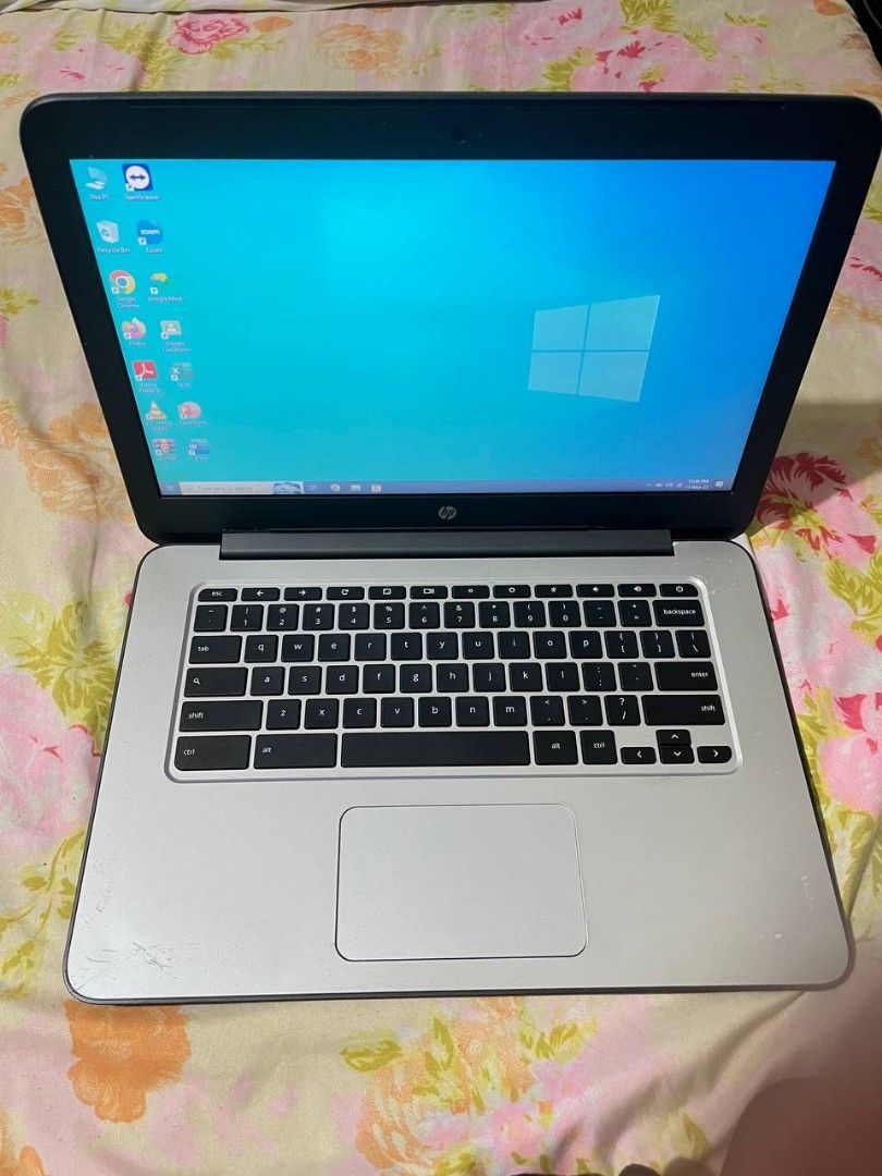 HP Chromebook (Category: Laptops & Notebooks) located in Quezon City. Submitted by ParkFilter (Listing ID 1359126174, Image 2). Description: minimal scratches but working perfectly fine OS is Windows 10 14".