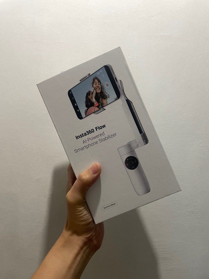 Insta 360 Flow Pro Summit White (Category: Camera Bags & Carriers) located in Pasay City. Submitted by aisozstudio (Listing ID 1359129588, Image 1). Description: Standard Bundle includes 1x Insta360 Flow Pro, 1x Protective Pouch, 1x Magnetic Phone Clamp, 1x Grip Cover and 1x Type-C to A Charge Cable. .