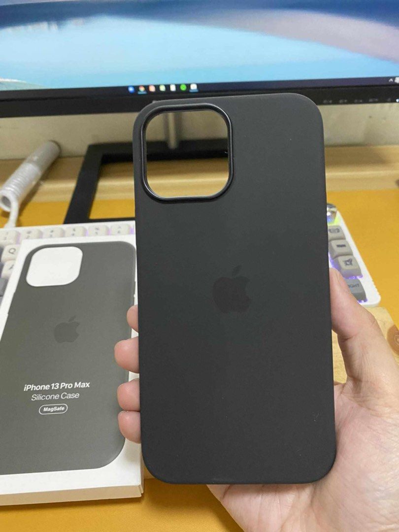 iPhone 13 Pro Max Magsafe Silicone Case (Category: Cases & Sleeves) located in Manila. Submitted by ceeyashop (Listing ID 1359213497, Image 2). Description: Pm me, Available on hand [ Other colors are also available ] Lalamove,Grab,J&T COD will do!.